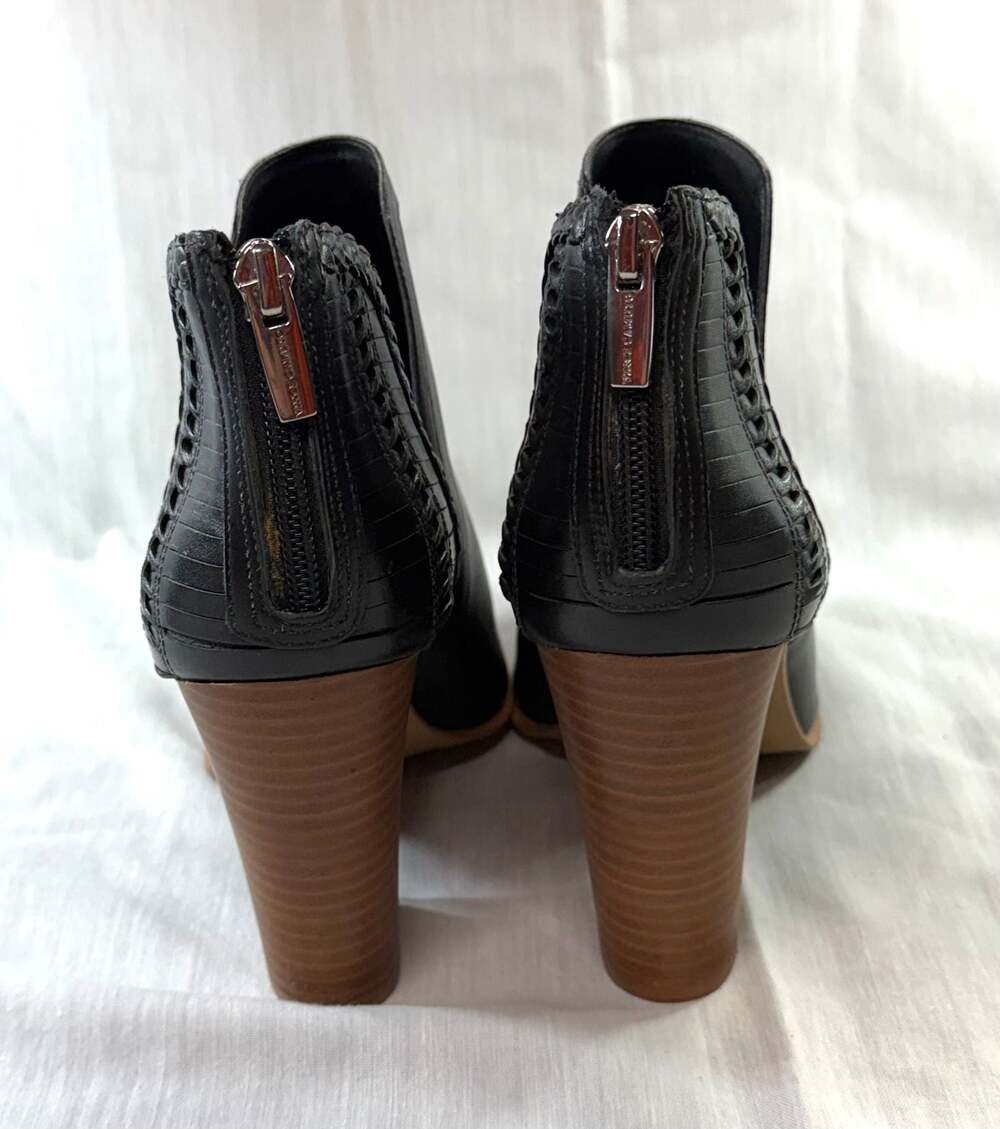 Vince Camuto VC-Delsimba Black Leather Ankle Boots Size 9M - Picture 2 of 6